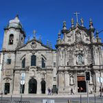 Igreja-dos-Carmelitas-y-Igreja-do-Carmo-porto-portugal